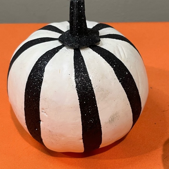 Halloween Skull and Pumpkin Decor set - Picture 14 of 16